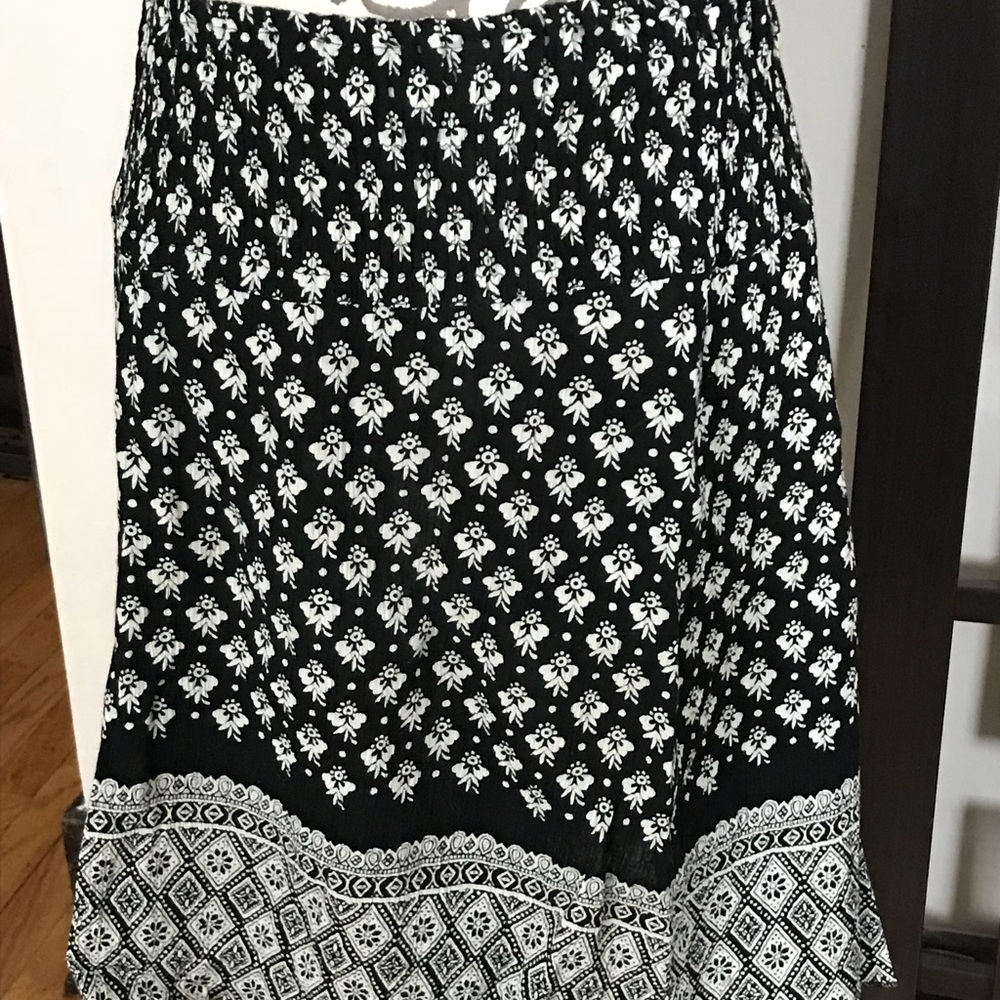 Old Navy black and white Maternity skirt